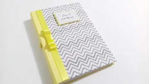 Livro/Diário do bebê amarelo e cinza unissex