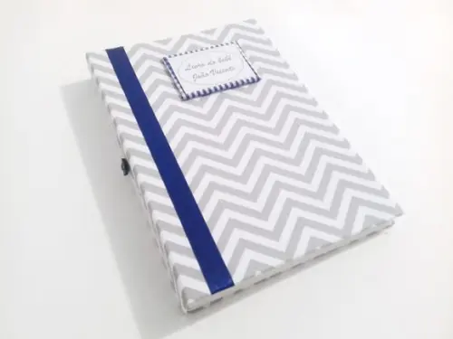 Livro/Diário do bebê cinza em chevron
