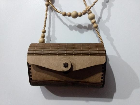 Bolsa/carteira em mdf