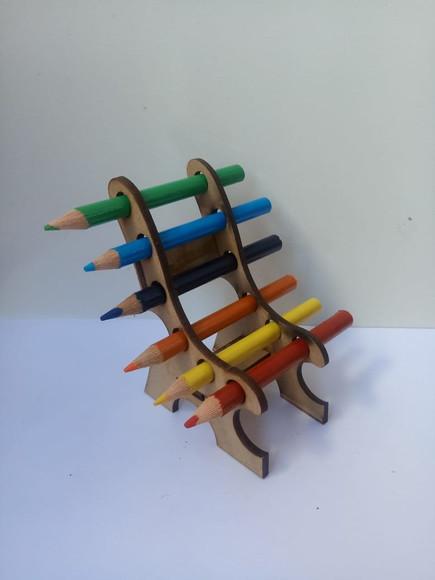 Cadeira Porta Lápis (6 Furos) mdf