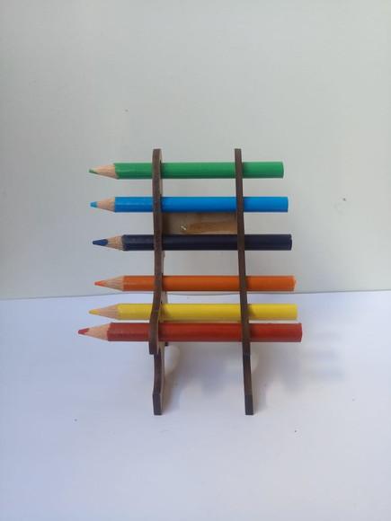 Cadeira Porta Lápis (6 Furos) mdf