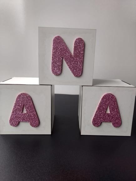 CUBO COM NOMES - MDF C/ E.V.A