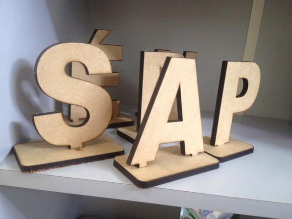 LETRAS C/ BASE MDF 6mm