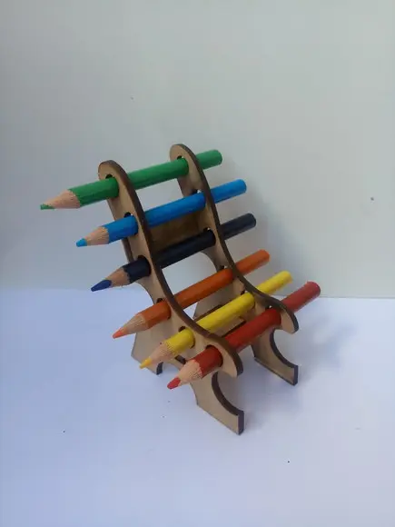 Cadeira Porta Lápis (6 Furos) mdf