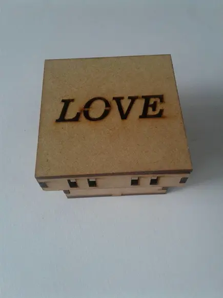 Caixa Love mdf 6x6 C/passa Fita.