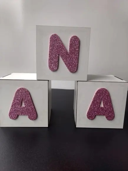 CUBO COM NOMES - MDF C/ E.V.A
