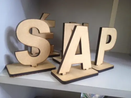 LETRAS C/ BASE MDF 6mm