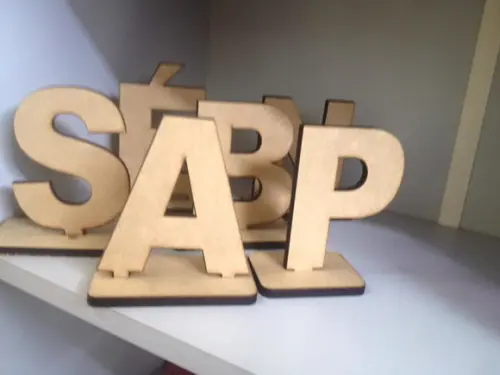 LETRAS C/ BASE MDF 6mm