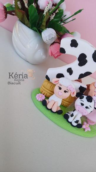 Topo Fazendinha Rosa em Biscuit