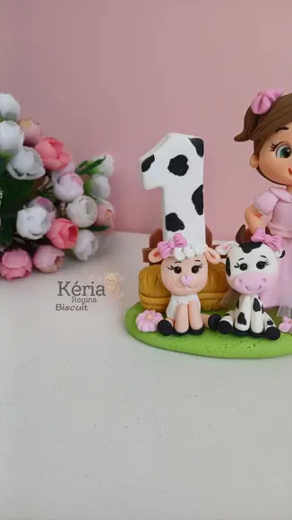 Topo Personalizado Fazendinha Rosa em Biscuit
