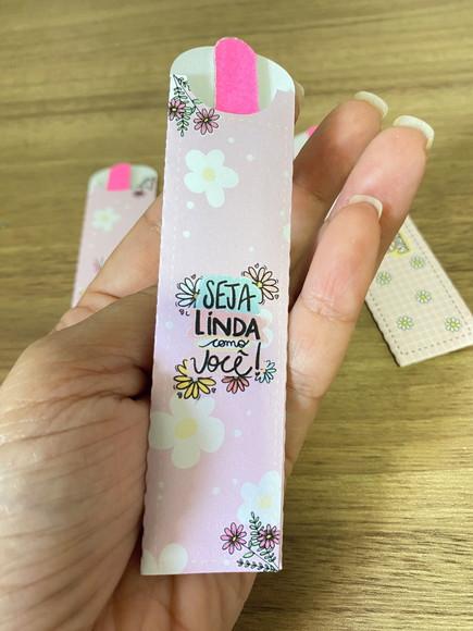 Case com Mini Lixa de Unha. Mimo Cliente Dia das Mulheres