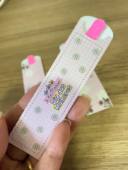 Case com Mini Lixa de Unha. Mimo Cliente Dia das Mulheres