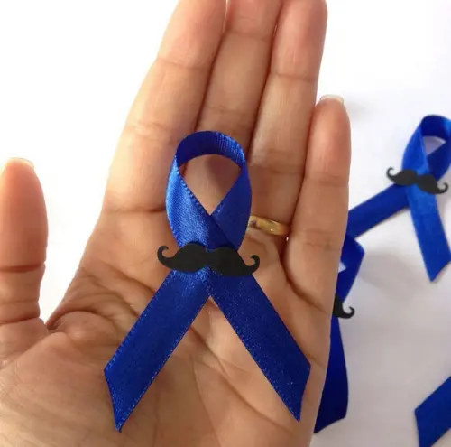 Lacinho novembro azul com mustache
