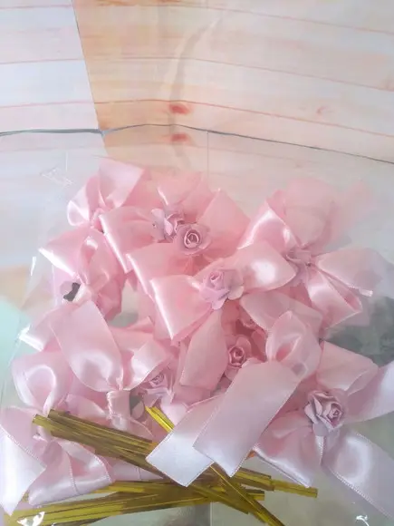 Laços de cetim prontos com rosa em papel