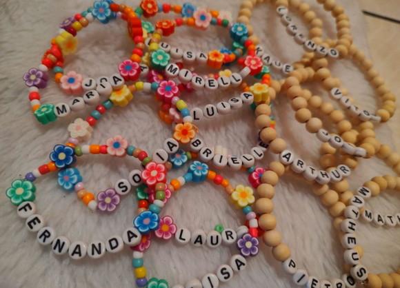 30 Lembrancinha de Aniversário- Pulseira Florzinhas com Nome