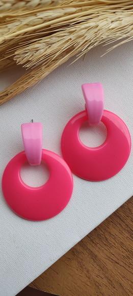 Brinco de Resina Barbie Core