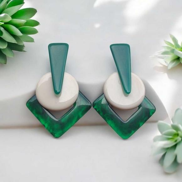 Brinco de Resina Tripla - Off com Verde
