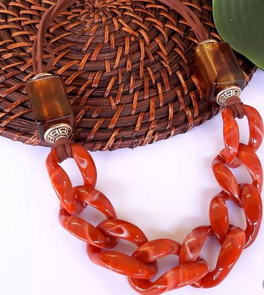 Colar De Elos Coral Com Madeira