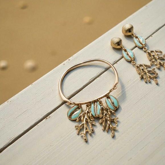 Conjunto- Brinco e Bracelete Corais e Búzios Banhado a Ouro