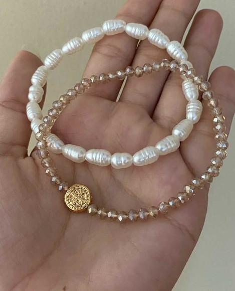 Duo de Pulseiras Cristal e Pérolas - Medalha de São Bento