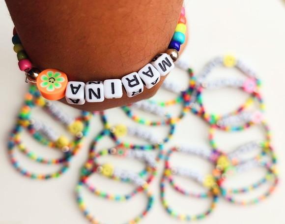 Lembrancinha de Aniversário - Pulseiras Coloridas com Nome