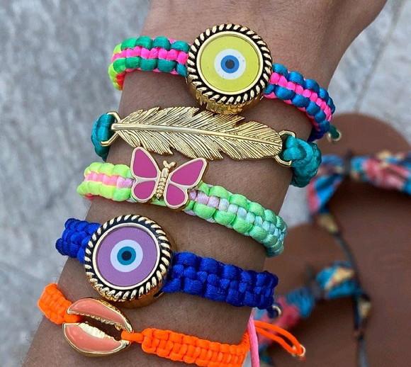 Mix de Pulseiras Bastids Coloridas Com Metal Banhado