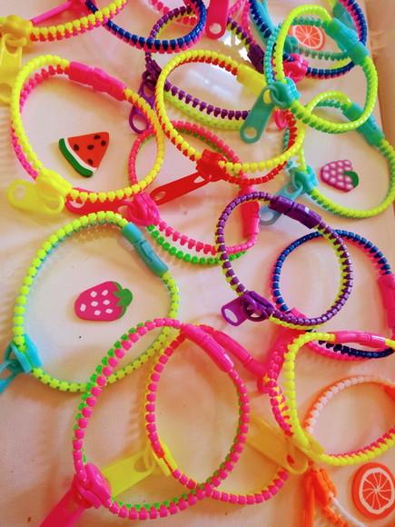 Pulseiras zíper Abre e Fecha