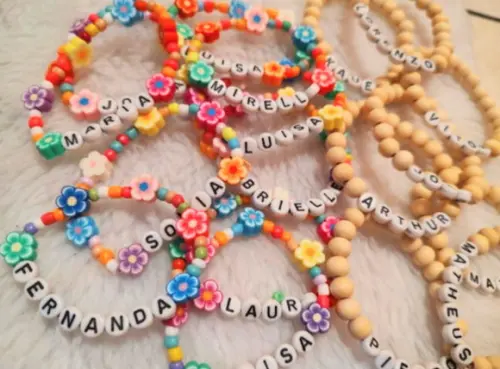 35 Lembrancinha de Aniversário- Pulseira Florzinhas com Nome
