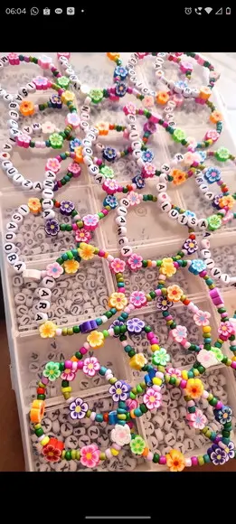 35 Lembrancinha de Aniversário- Pulseira Florzinhas com Nome