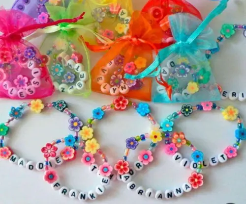 35 Lembrancinha de Aniversário- Pulseira Florzinhas com Nome