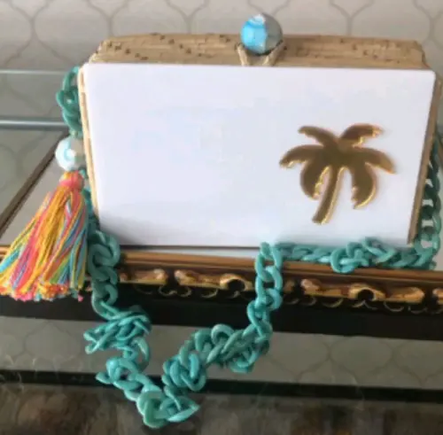 Bolsa de Palha Quadrada com Placa Off Coqueiro Franjas e Elo