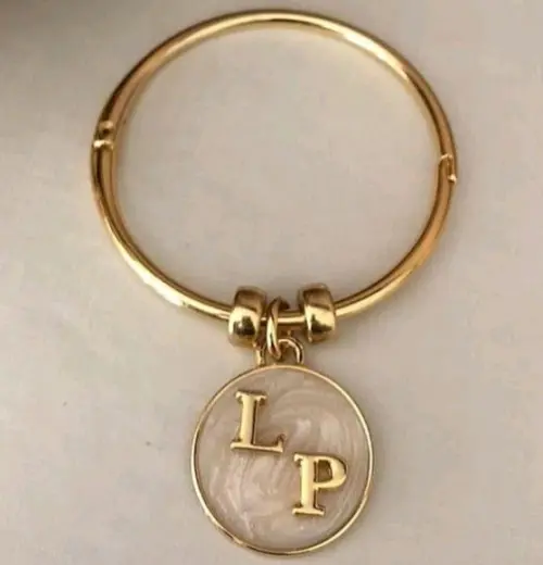 Bracelete Medalha Madreperola com Iniciais