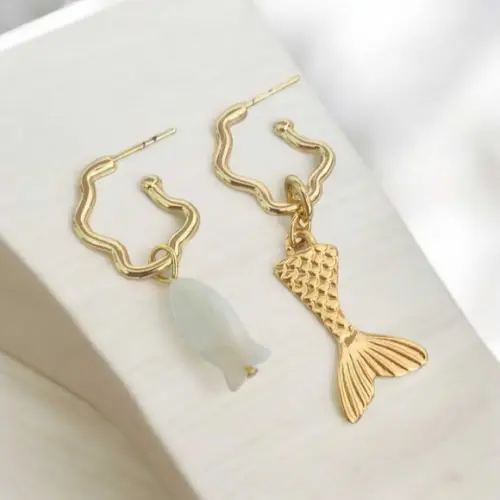 Brinco Argola Peixe Madrepérola -