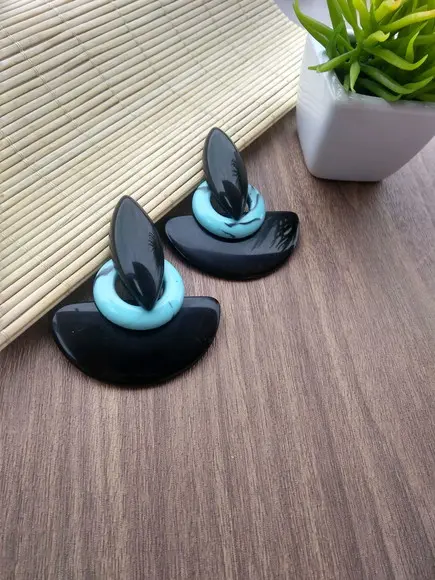 Brinco de Resina Black in Turquesa