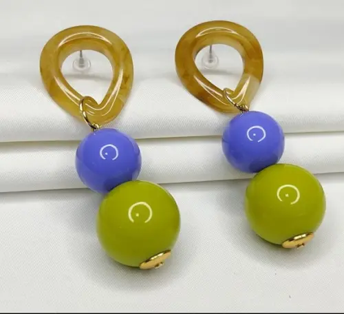 Brinco De Resina Lima Com Lilas
