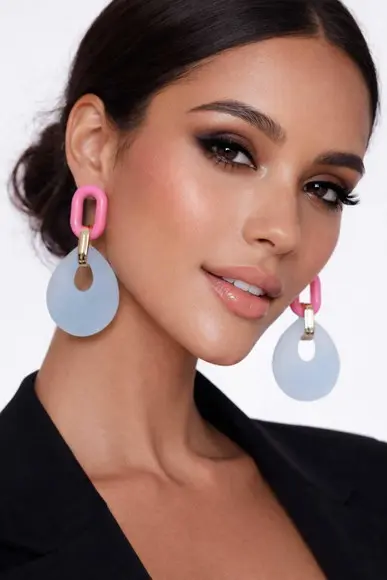 Brinco de Resina Revelação Rosa e Azul Fosca | Leve