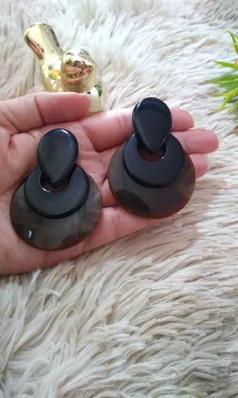 Brinco de Resina Tartaruga com Preto