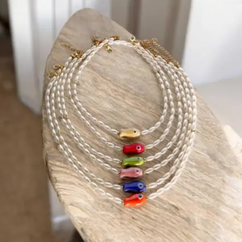 Chockers Pérolas com Peixe Cerâmico Colorido- Valor Unitário