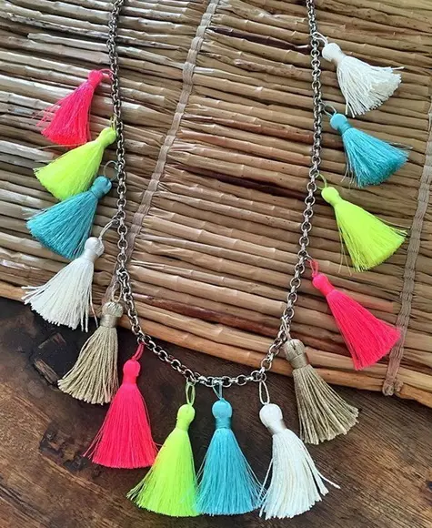 Colar de franjas colors