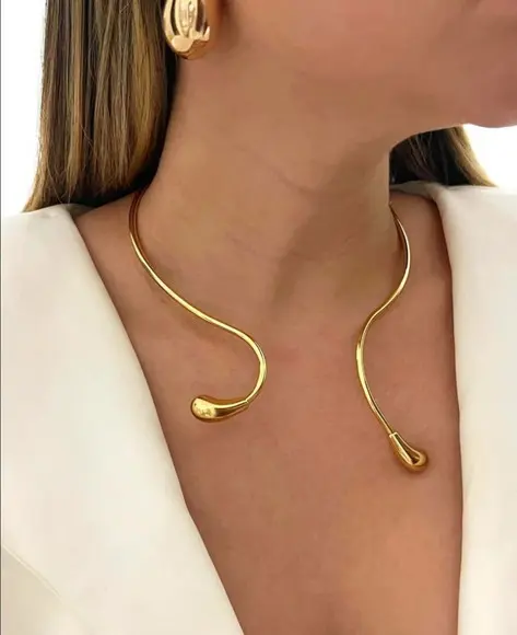 Colar Dourado Assimétrico de Encaixe