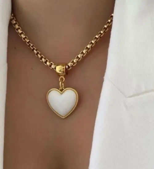 Colar Dourado Coração Branco