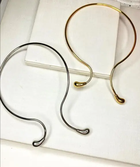 Colar Dourado Assimétrico de Encaixe