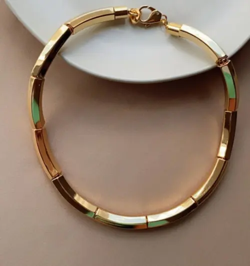 Colar Dourado em Metal - Arandula