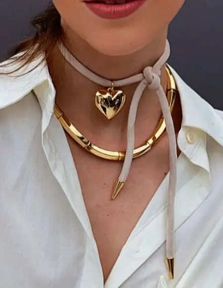 Colar Dourado em Metal - Arandula