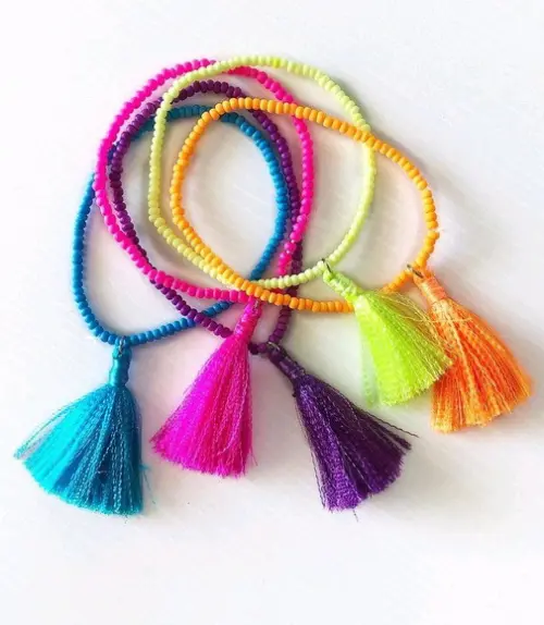 Mix De Pulseiras Miçangas Coloridas e Franjinhas