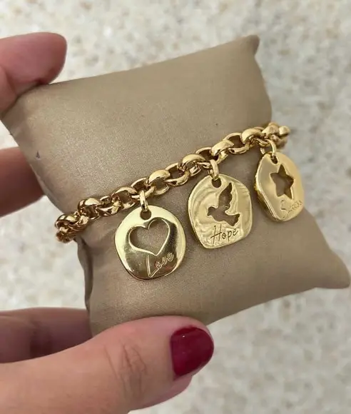 Pulseira Banhada em Correntaria com Pingentes Perolados