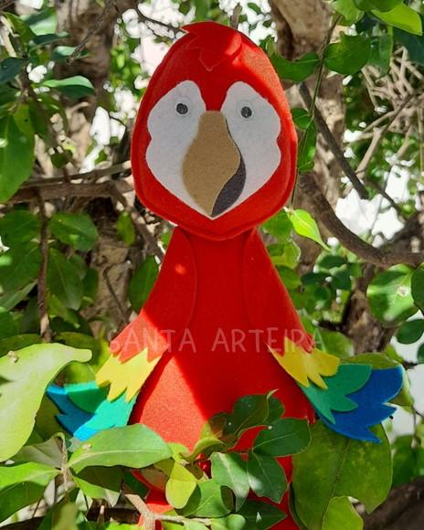 Arara-vermelha em Feltro