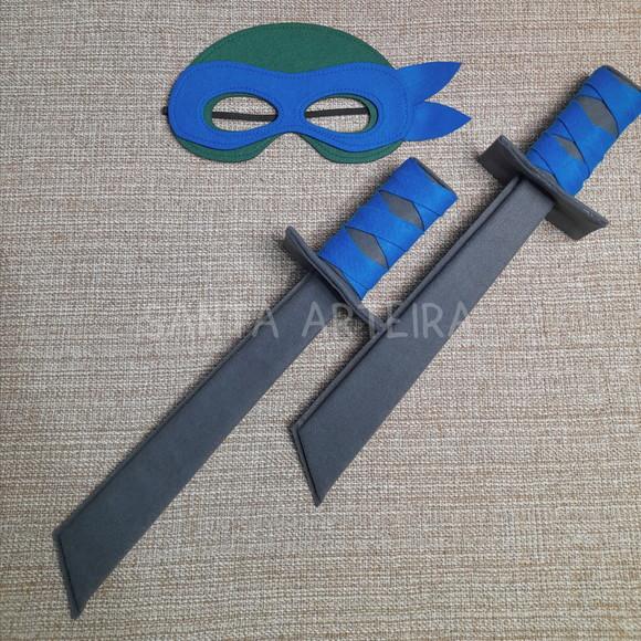 Kit Tartaruga Ninja Leonardo com 2 Espadas /unidade.