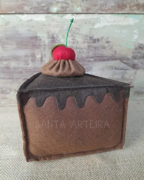 Bolo de Chocolate em Feltro