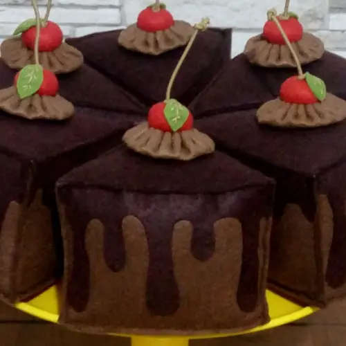 Bolo de Chocolate em Feltro